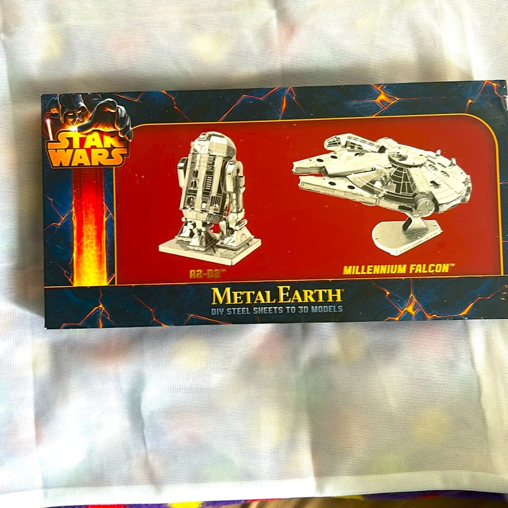STAR Wars Metal Earth R2-D2 and Millennium Falcon New
